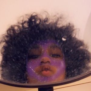 Meet your Posher, Taina